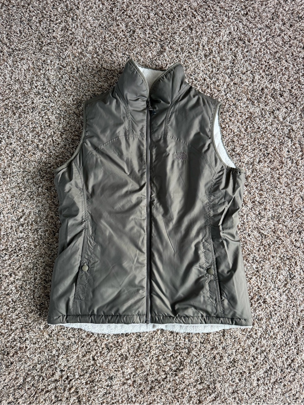 The North Face Women's Reversible Olive Green Fleece Vest, size Large like NEW
